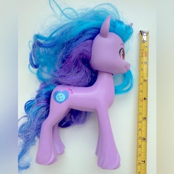 My Little Pony A New Generation Izzy Moonbow
Unicorn - Picture 4 of 8